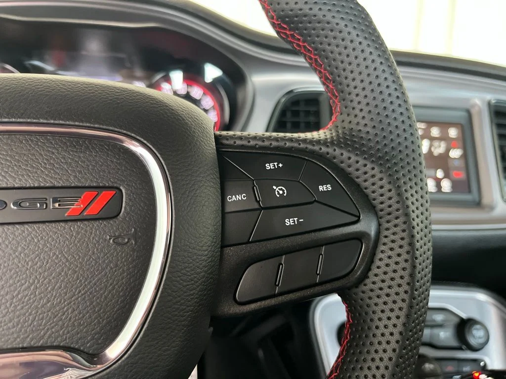 Used 2023 White Dodge SXT image 7