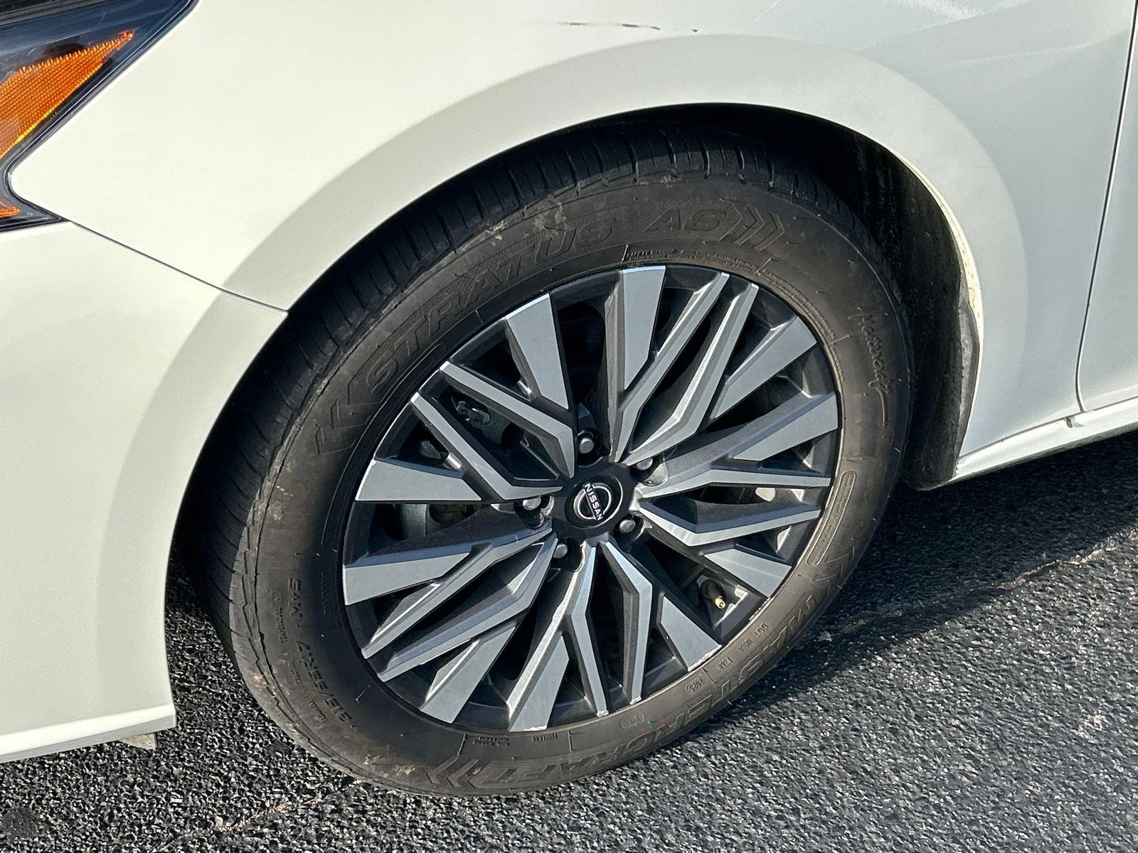 Used 2025 Glacier White Nissan SV image 11