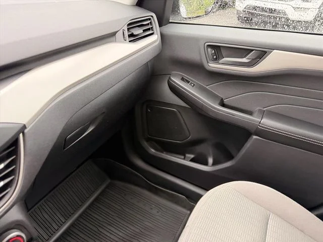 Used 2022 White Ford S image 26