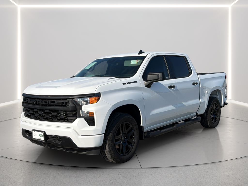 Used 2024 White Chevrolet Custom image 12