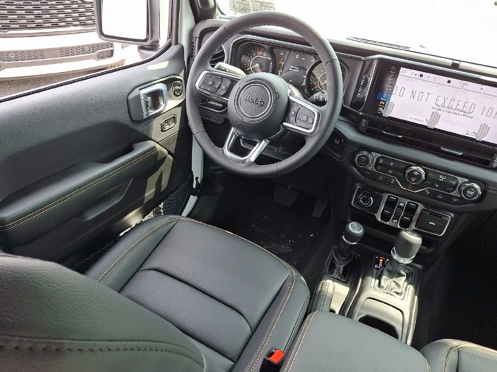 New 2026 Bright White Clear-Coat Exterior Paint Jeep Sahara image 10