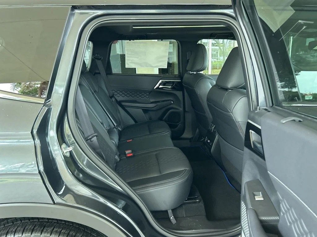 2025 Mitsubishi Outlander Plug-in Hybrid SEL Black Edition - Photo 30