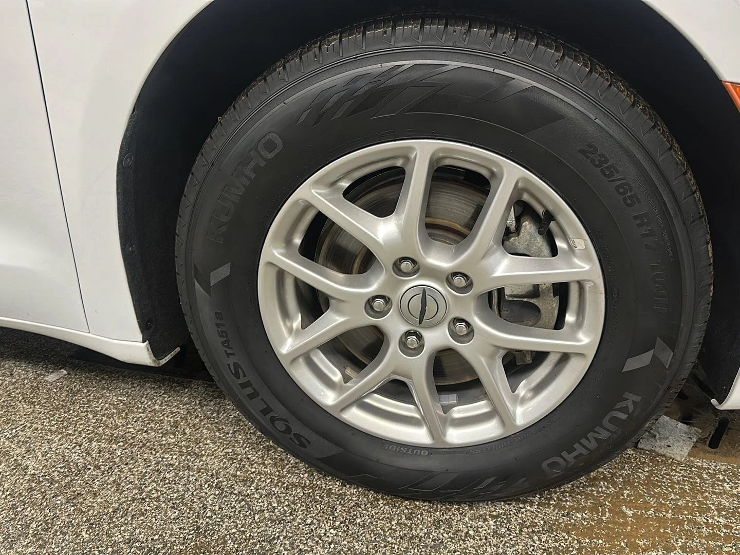Used 2024 Bright White Clearcoat Chrysler Touring L image 12