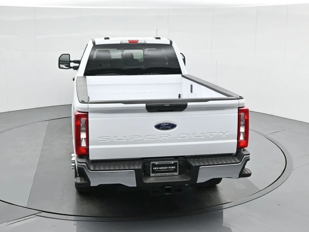 New 2026 Oxford White Ford XLT image 44