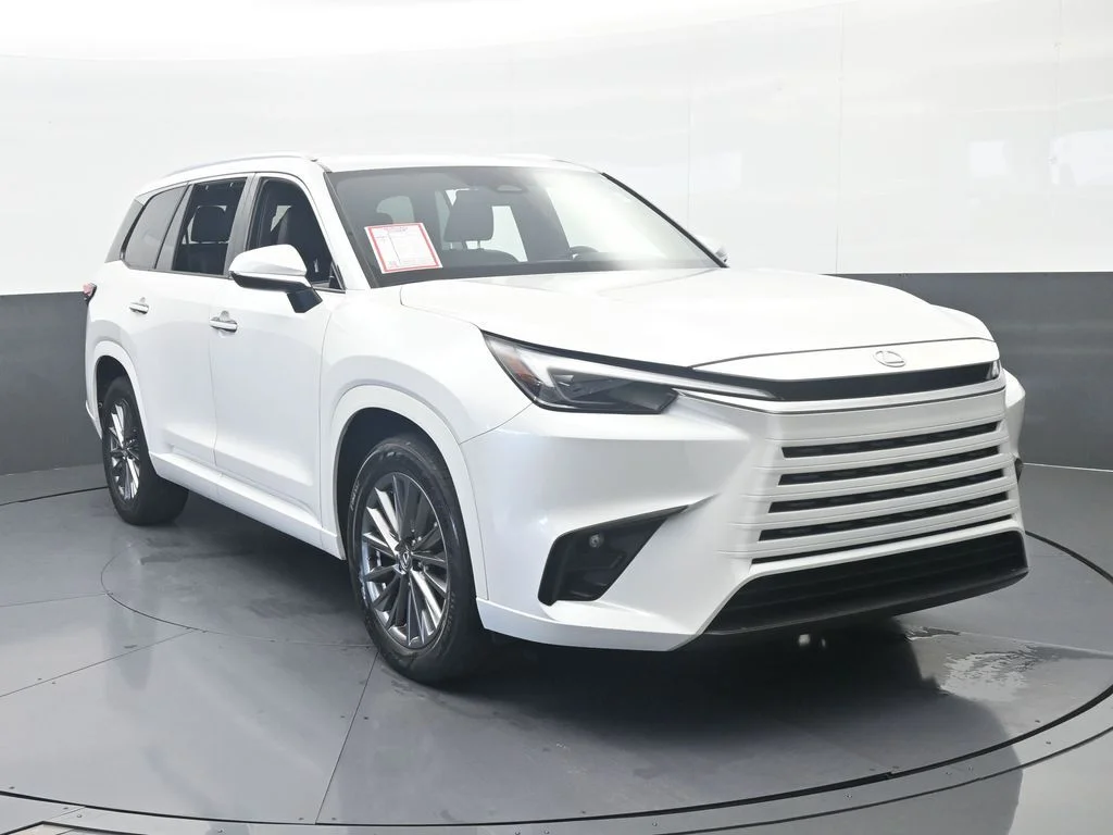 Used 2024 White Lexus 350 Premium image 9