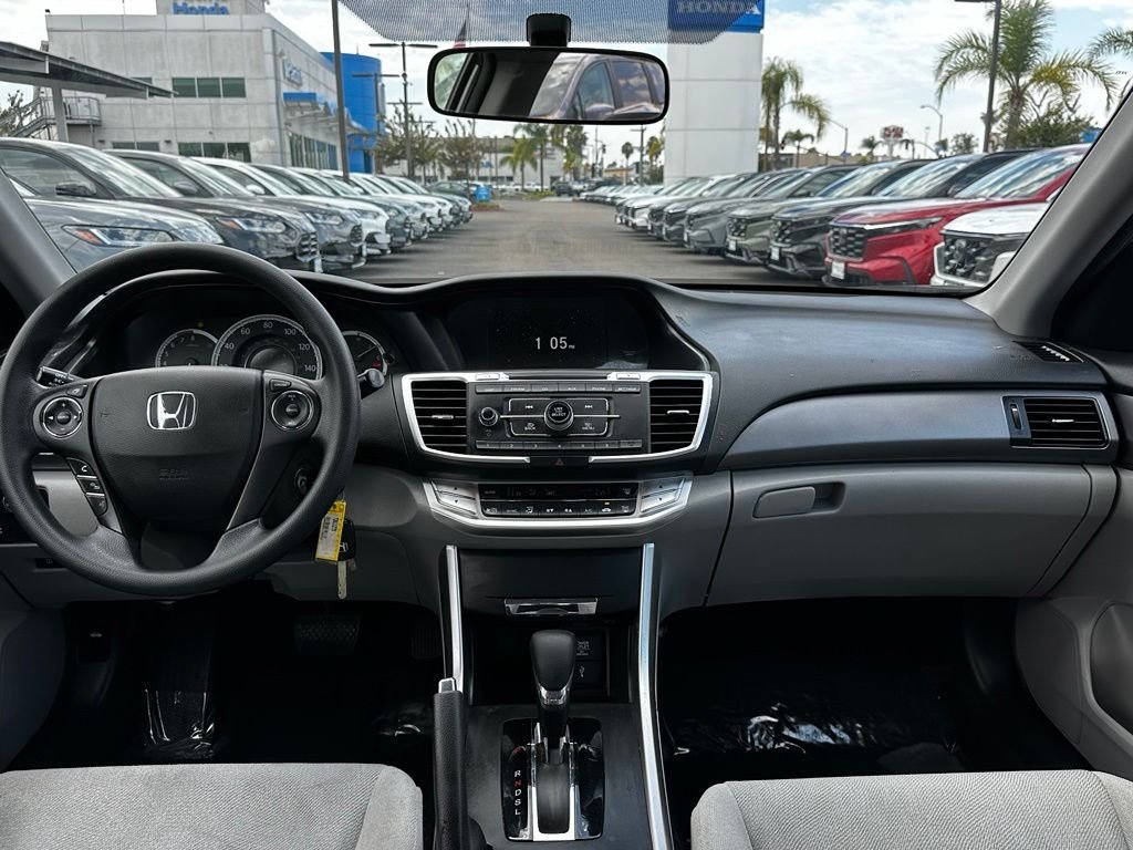 Used 2013  Honda LX image 17
