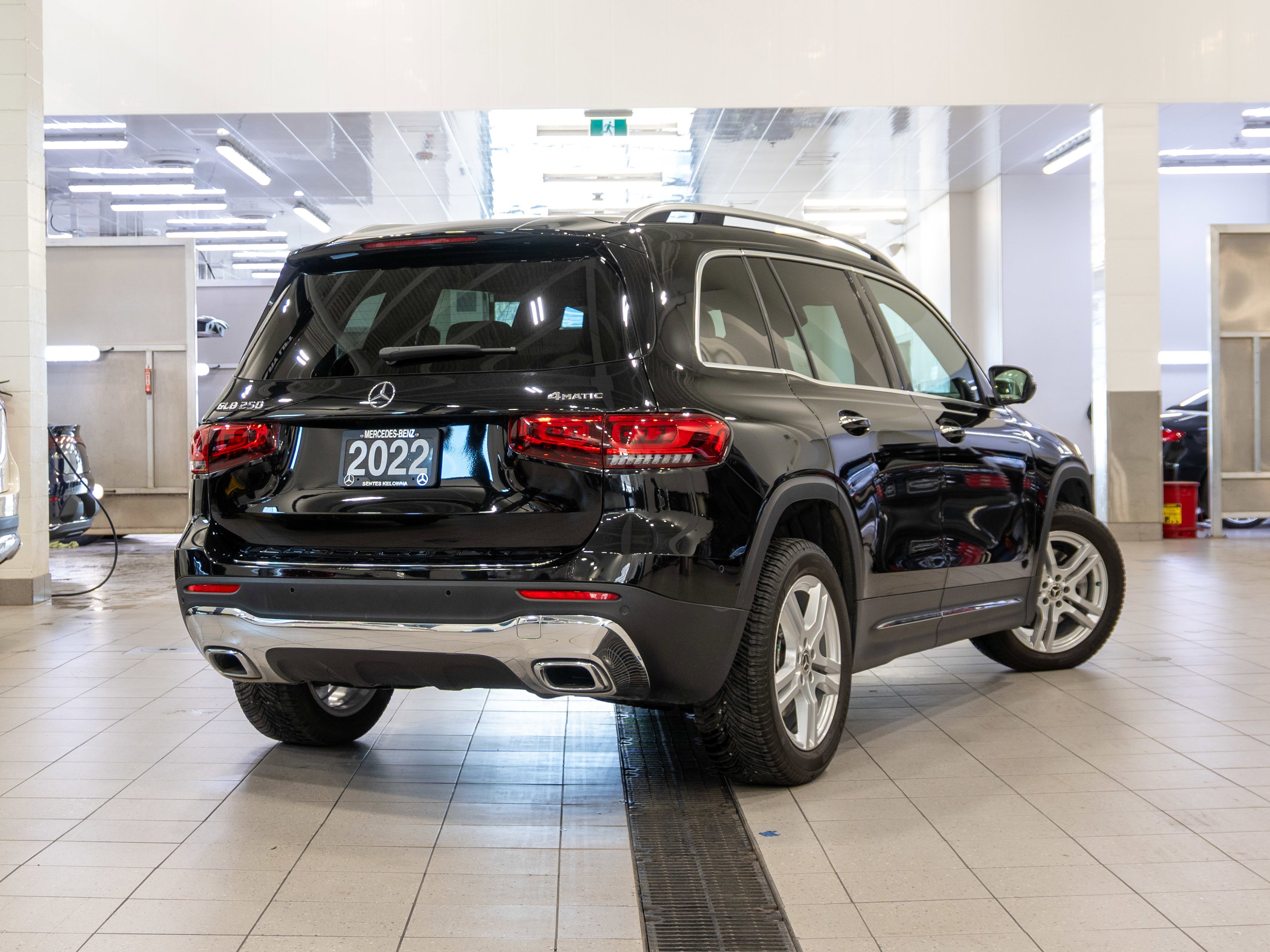 Certified Used 2022 Cosmos Black Metallic Mercedes-Benz GLB 250 image 3