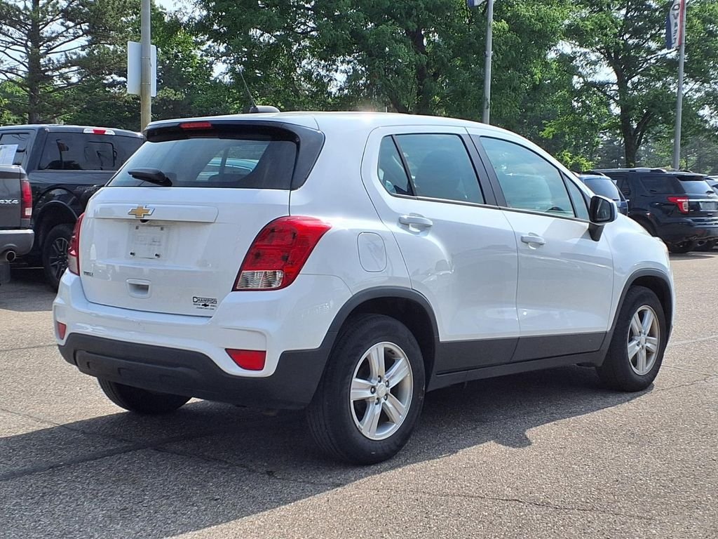 Used 2019 White Chevrolet LS image 5