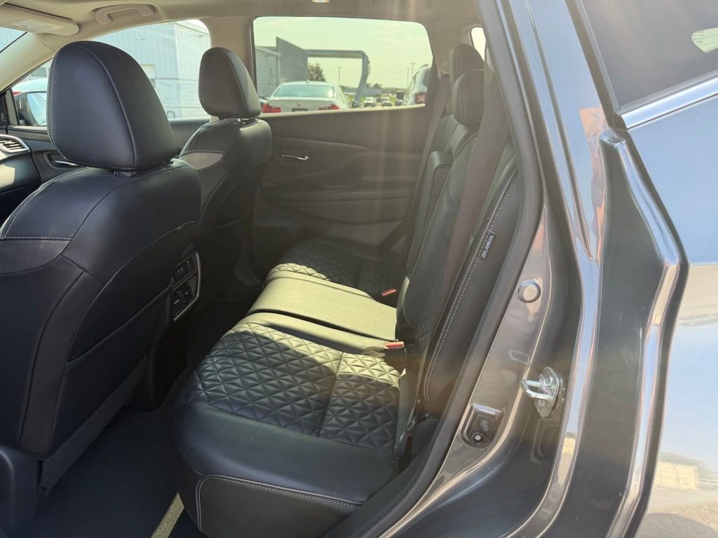 Used 2020 Gray Nissan Platinum image 16
