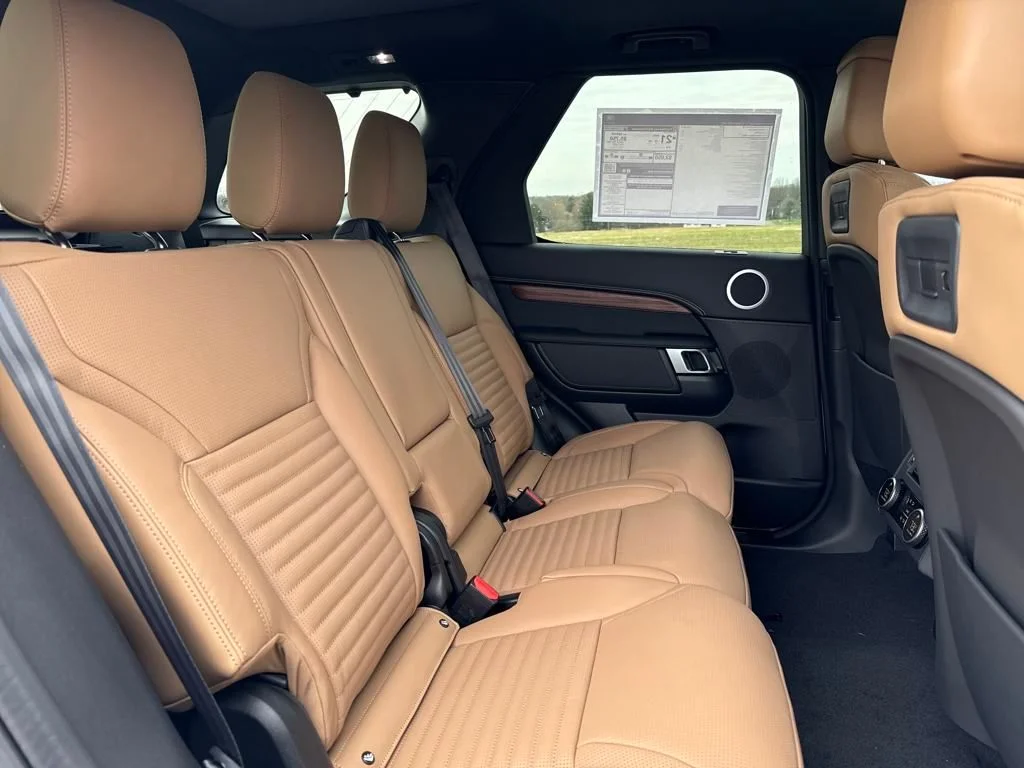 Used 2025 White Land Rover Dynamic SE image 20