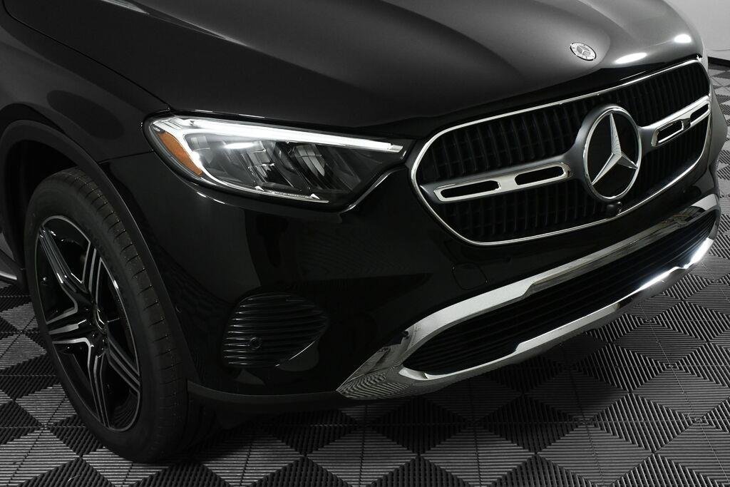 New 2027 Black Mercedes-Benz GLC 300 image 35
