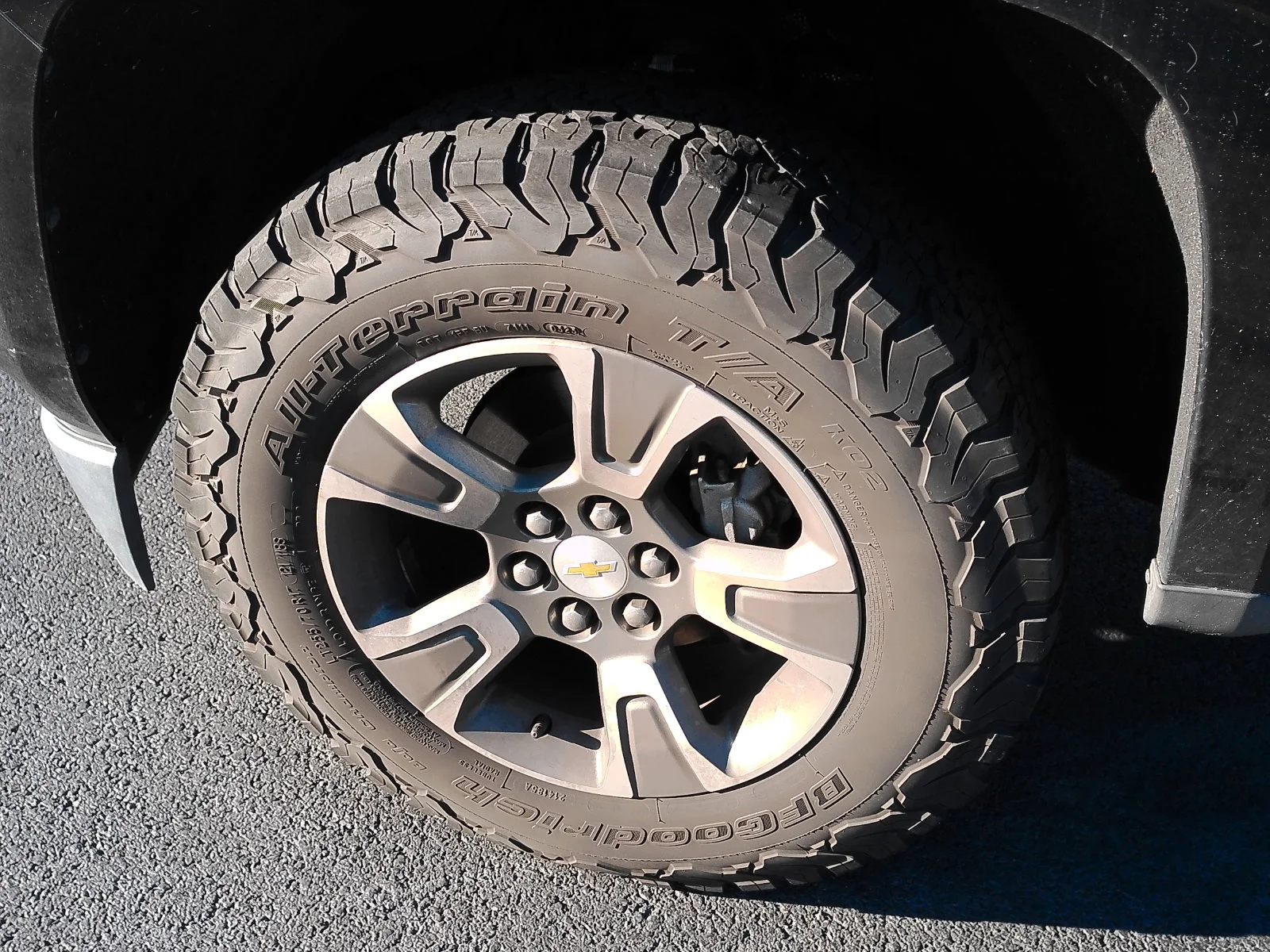 Used 2016 Black Chevrolet Z71 image 7