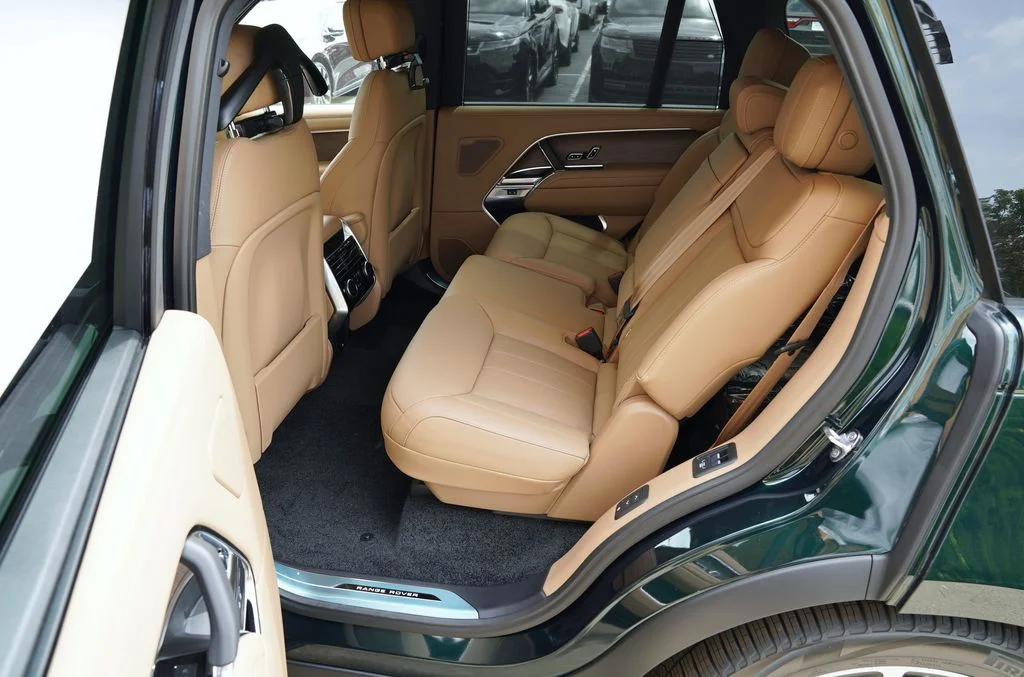 New 2026 British Racing Green Land Rover SE image 37