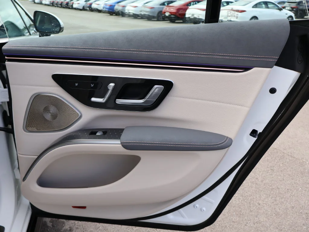 Used 2023 MANUFAKTUR Diamond White Metallic Mercedes-Benz 450 image 16