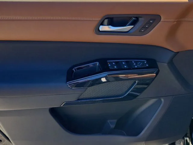 New 2026 Gray Nissan Platinum image 5