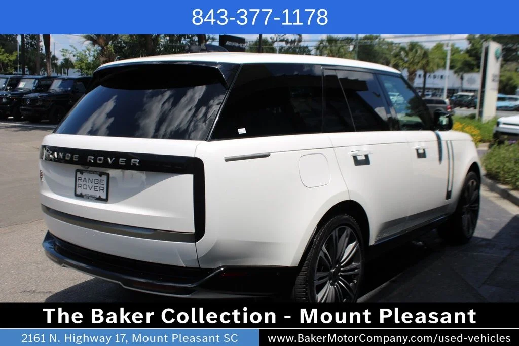 Used 2024 White Land Rover SE image 5