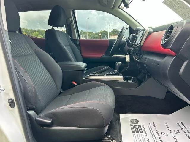 Used 2022 White Toyota SR5 image 31