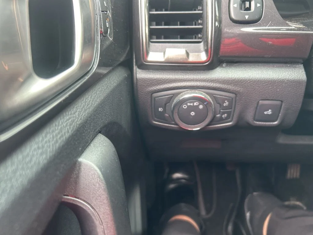 Used 2019 Lightning Blue Ford Lariat image 17