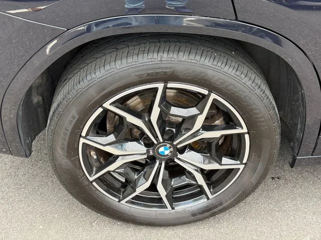 Used 2023 Carbon Black Metallic BMW xDrive30i image 11