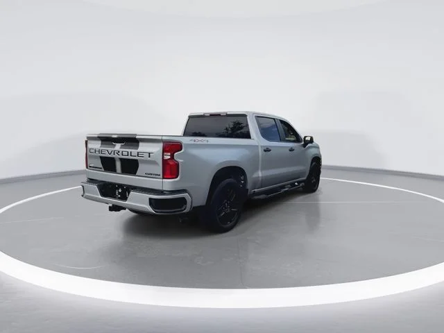 Used 2022 Silver Chevrolet Custom image 10