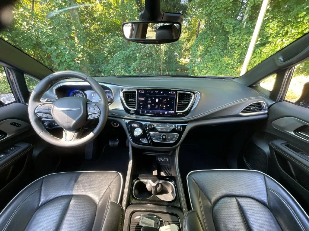 Used 2025 Black Chrysler Limited image 19