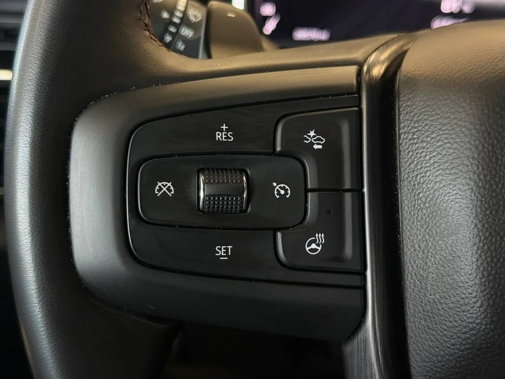 Used 2025 Sterling Metallic GMC AT4 image 33
