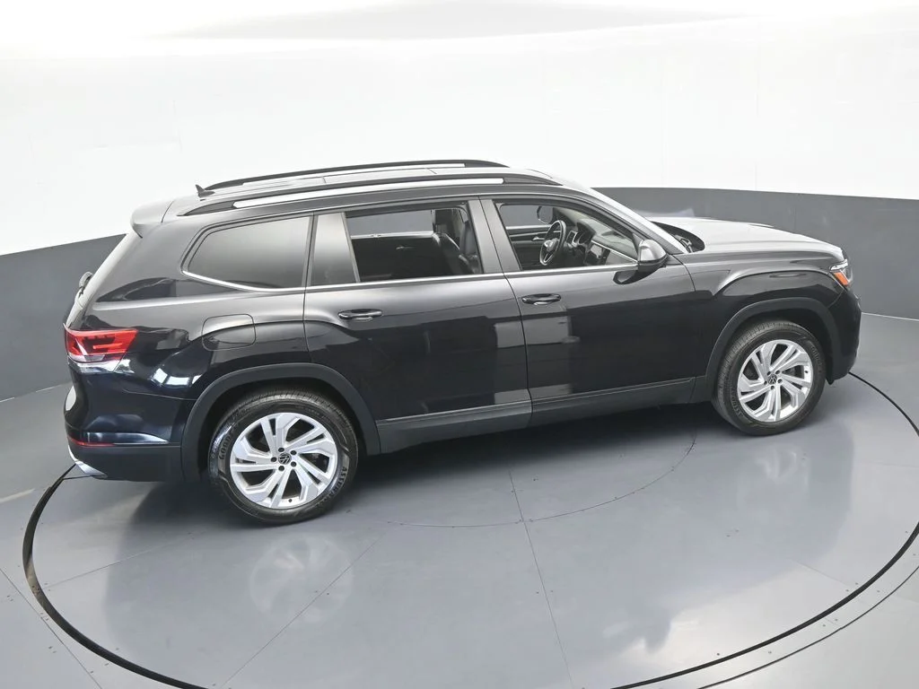 Used 2021 Deep Black Volkswagen 2.0T SE w/Technology image 53