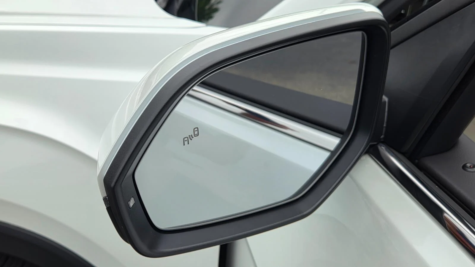 New 2026 opal white pearl Volkswagen 2.0T SE w/Technology image 14