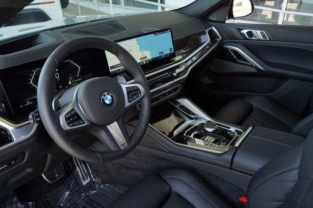 Used 2025 Gray BMW xDrive40i image 29