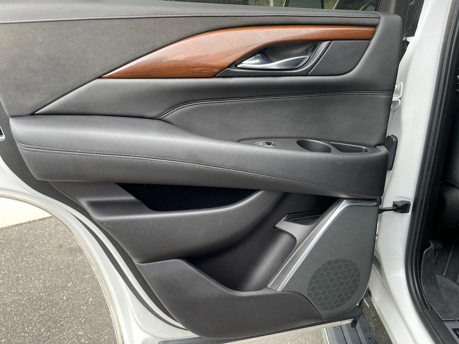 Used 2019 Crystal White Tricoat Cadillac Premium Luxury image 31