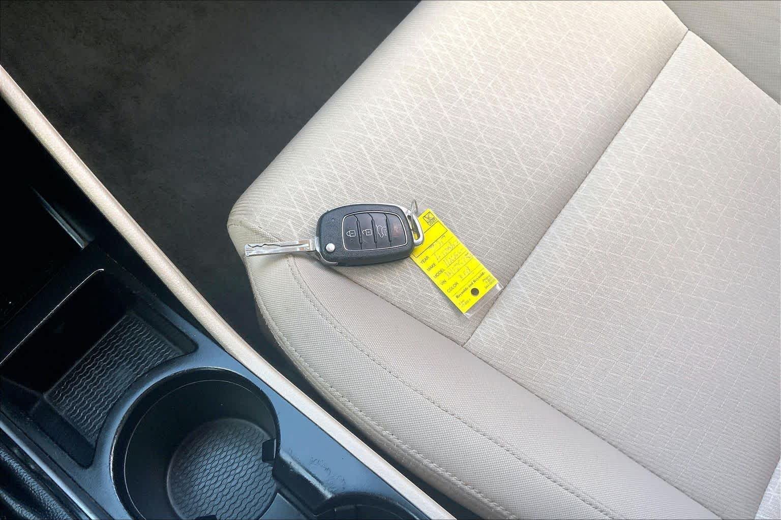 Used 2017 Ruby Wine Hyundai SE image 15