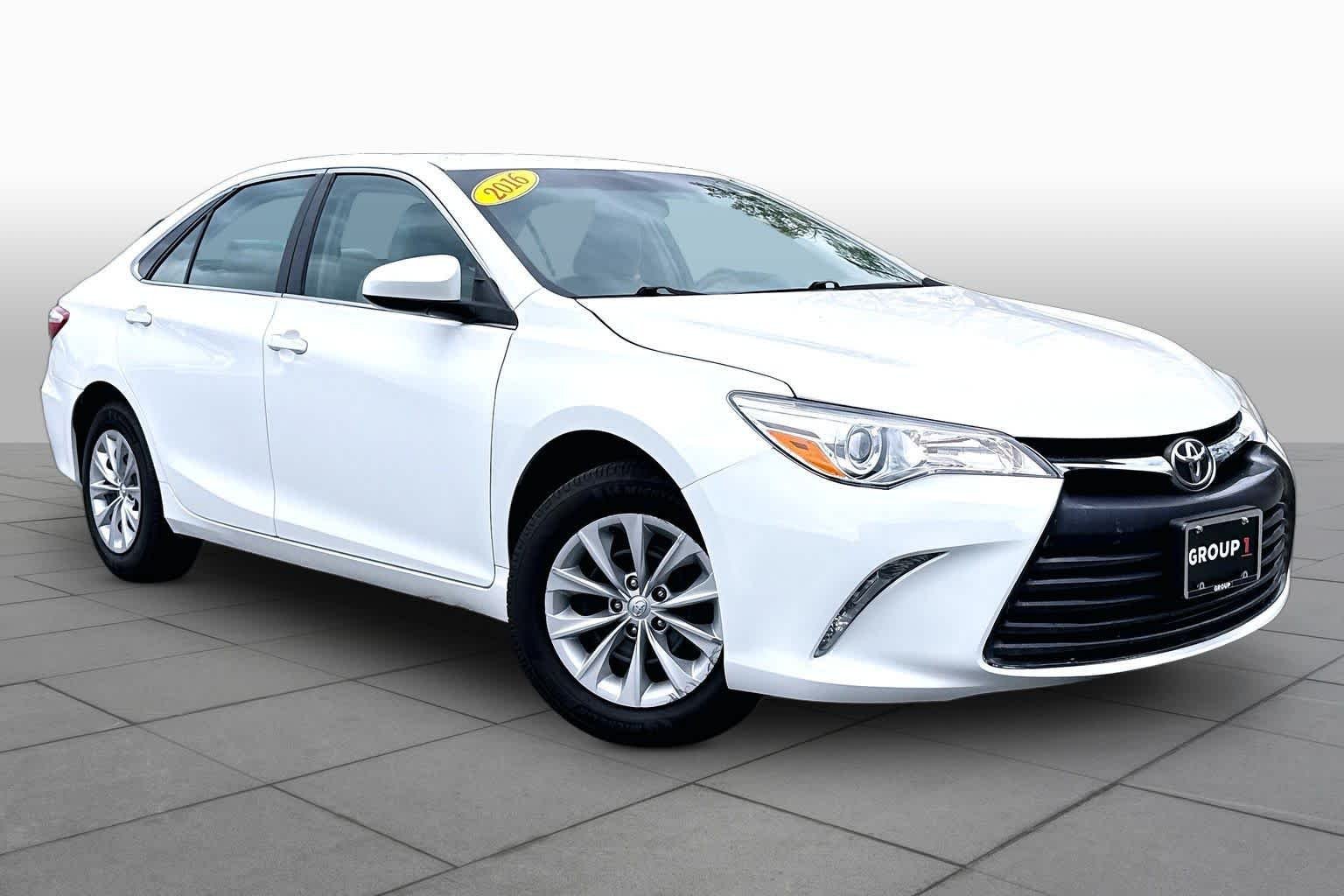 Used 2016 Super White Toyota LE image 3