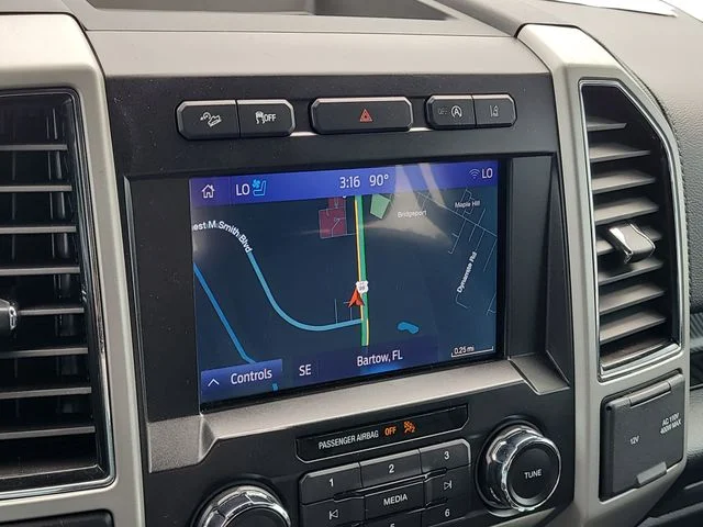 Used 2020 White Ford Lariat image 23