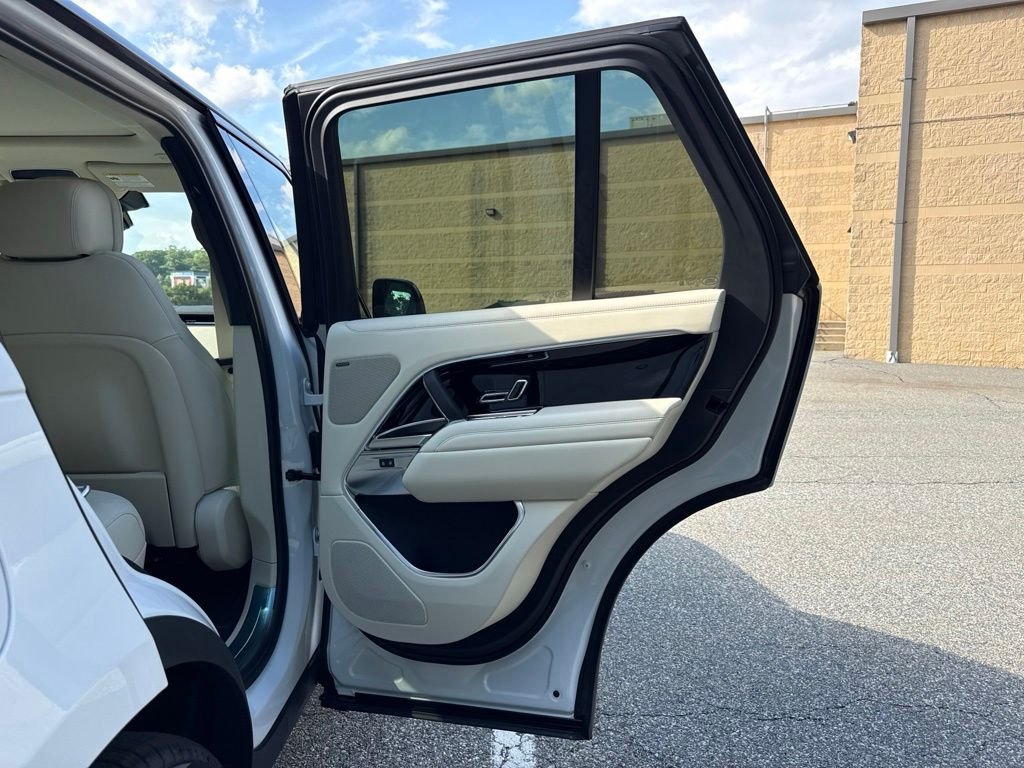 New 2026 Fuji White Land Rover SE image 14