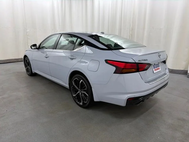 Used 2023 Gray Nissan 2.5 SR image 4