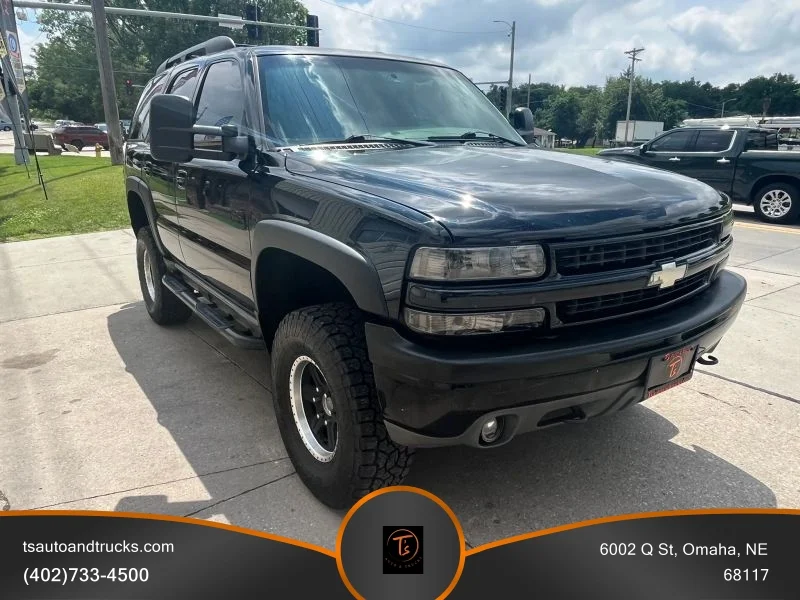 Used 2001 Black Chevrolet Sport Utility 4D image 3