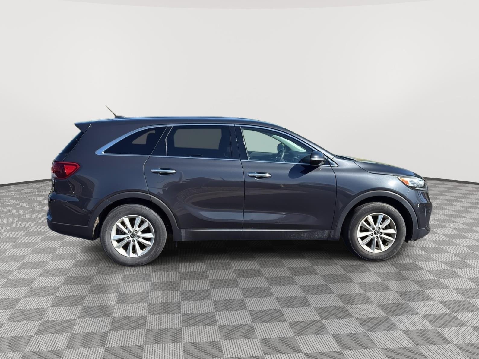 Used 2019 Platinum Graphite Kia LX V6 image 11
