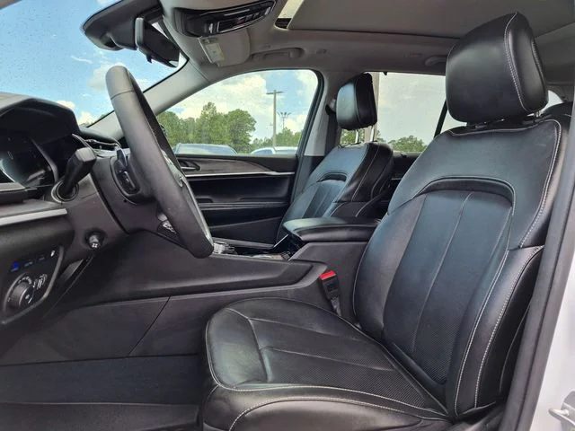 Used 2022 White Jeep 4xe image 12