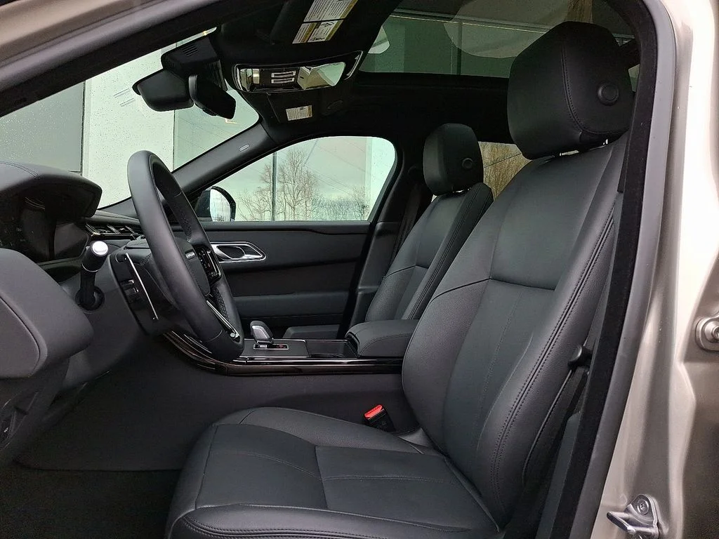 Certified Used 2026  Land Rover Dynamic SE image 13