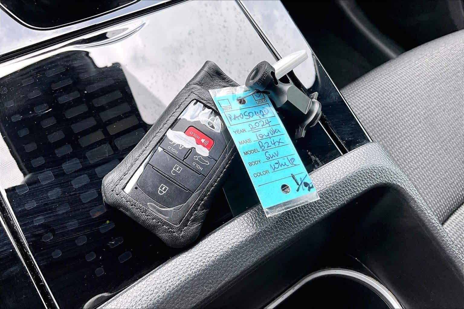 Used 2024 Wind Chill Pearl Toyota XLE image 13