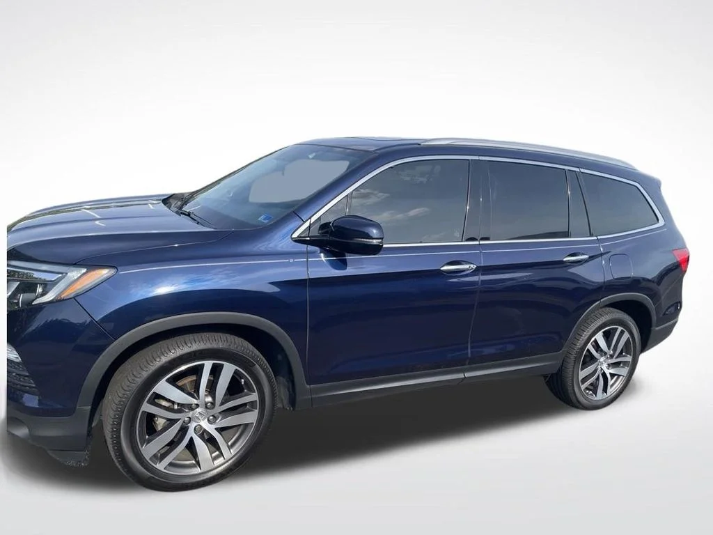 Used 2018 Blue Honda Touring image 8