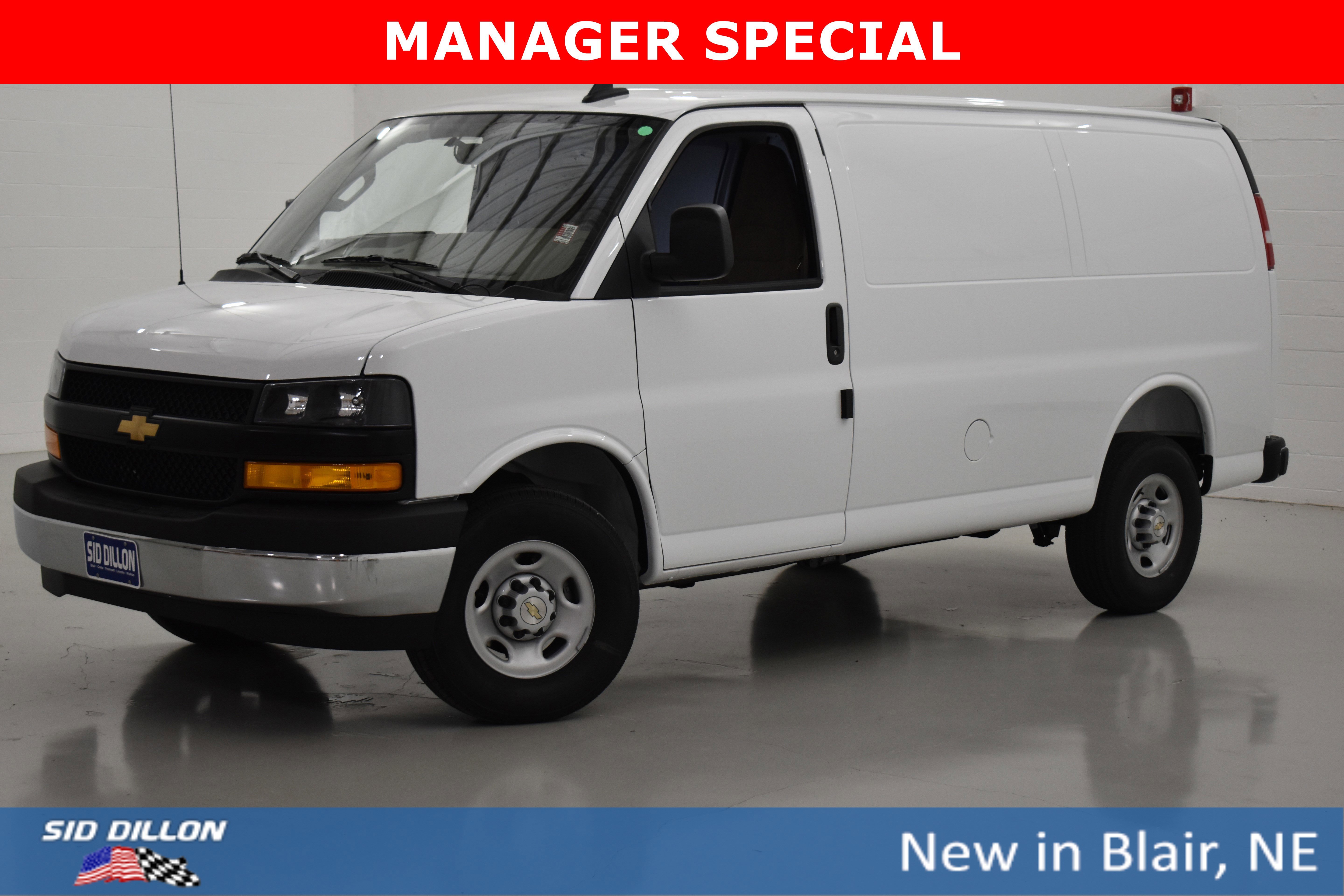 2025 Chevrolet Express 3500 Work Van HD's photo