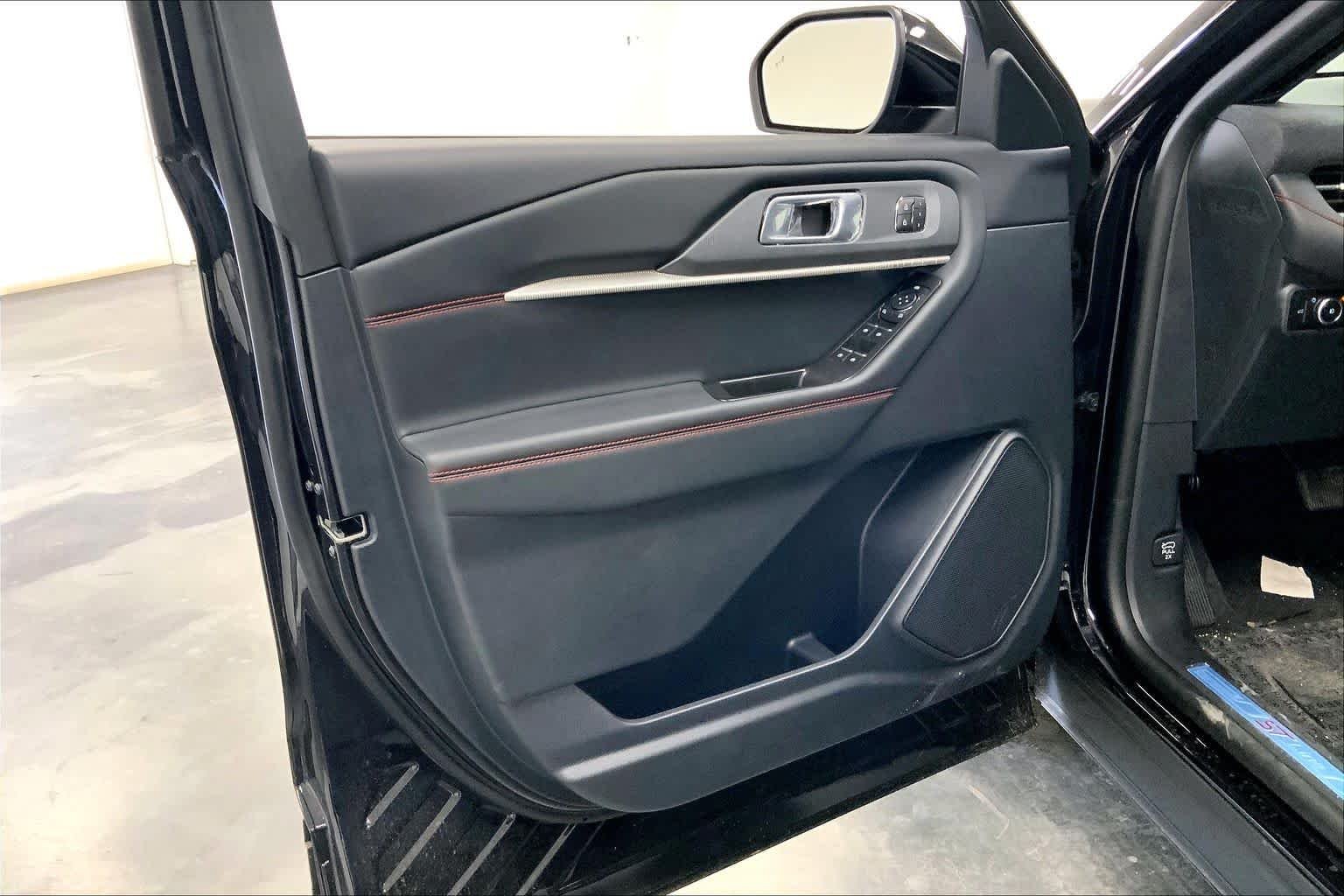 New 2026 Agate Black Metallic Ford ST-Line image 10