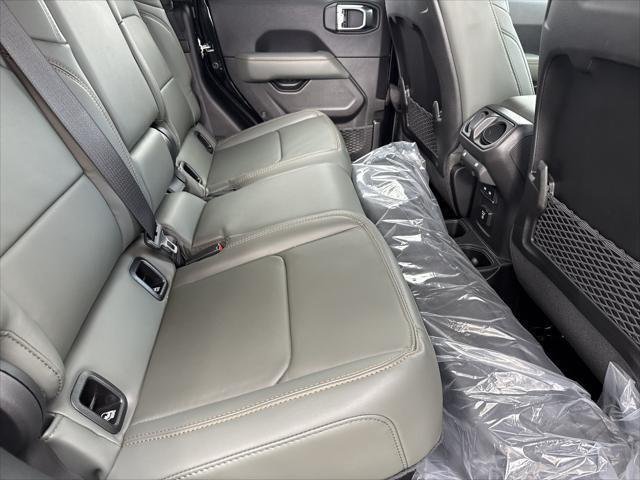 New 2026 Black Clear-Coat Exterior Paint Jeep Mojave image 18