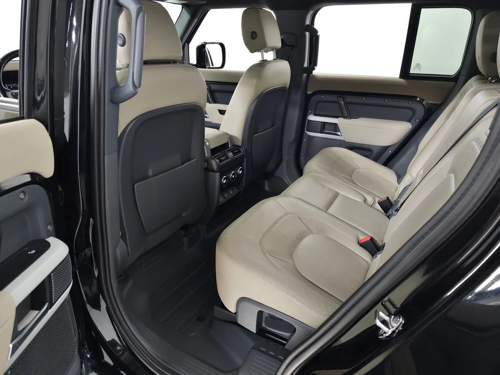 Used 2023 Black Land Rover S image 32
