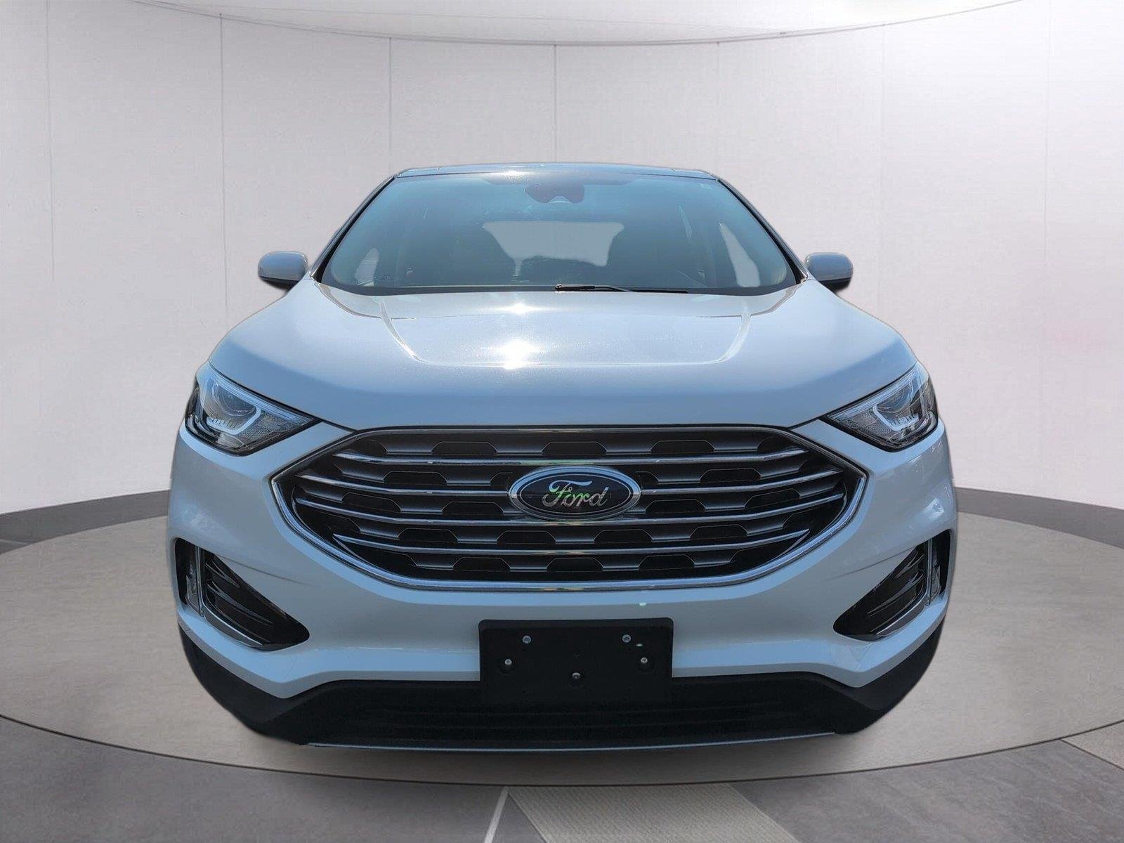 Used 2021 Star White Metallic Tri-Coat Ford SEL image 10