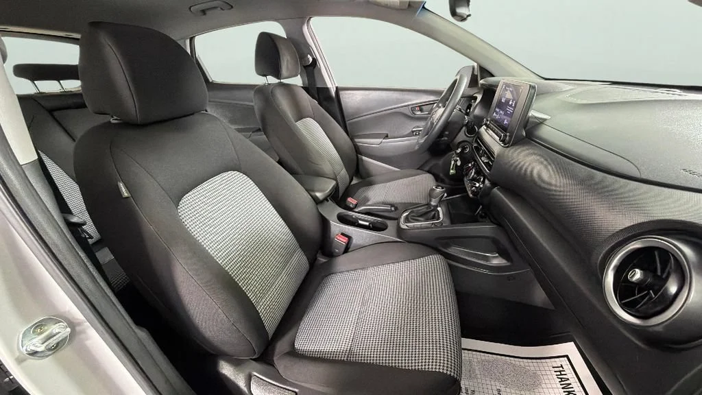 Used 2022 Silver Hyundai SE image 33
