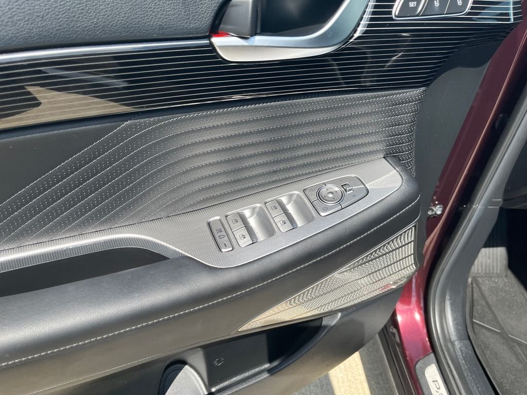 Used 2025 Red Hyundai Calligraphy image 10