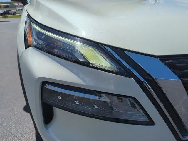 Used 2023 White Nissan SV image 17
