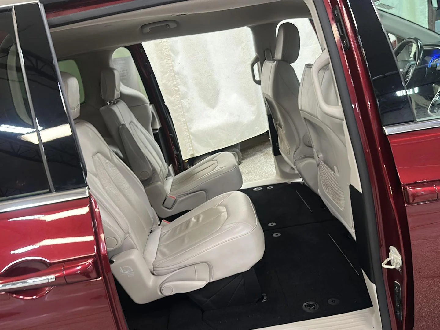 Used 2019 Velvet Red Pearlcoat Chrysler Touring L image 32